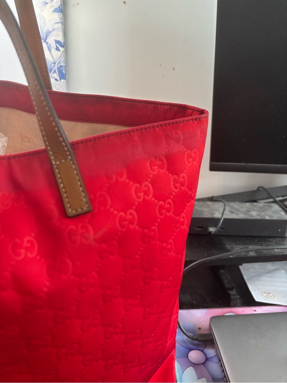 Authentic Gucci Red GG Canvas Jacquard Fabric Tote Bag - Picture 6 of 16